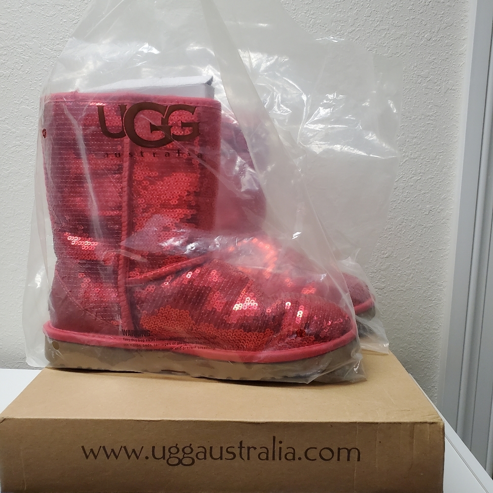 UGG Australia Women’s Classic Short Red Sparkle Sequin Boots Size 7 #3161 W